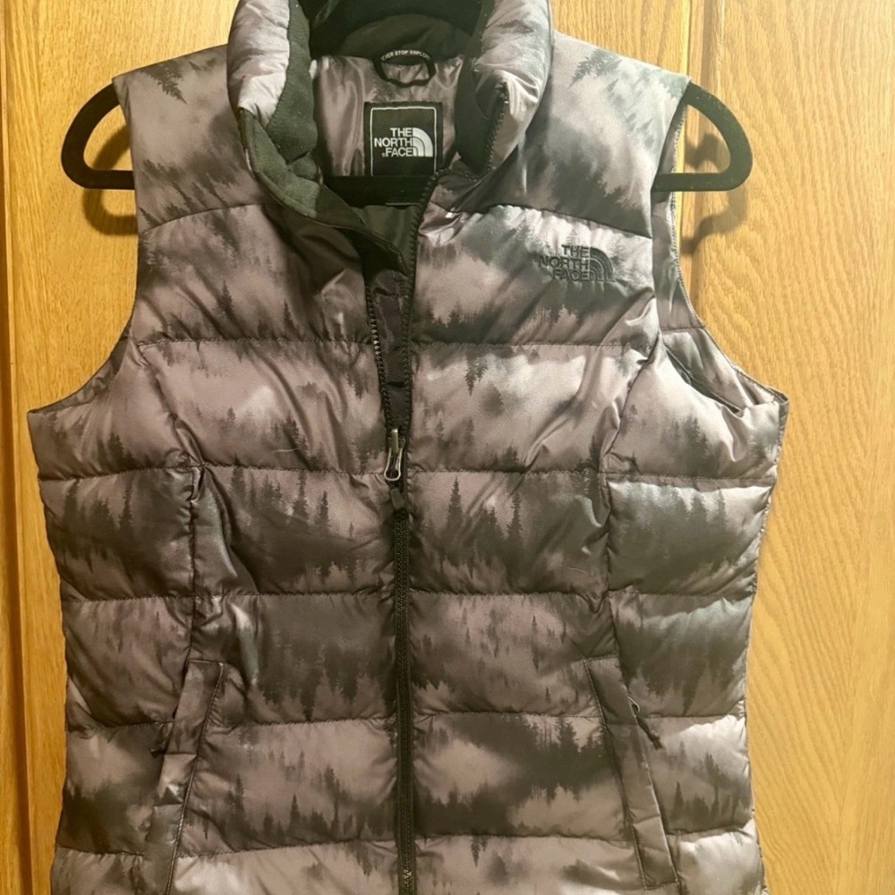 The North Face Gray and Black Puffer Vest, small, tree design. 700 full count